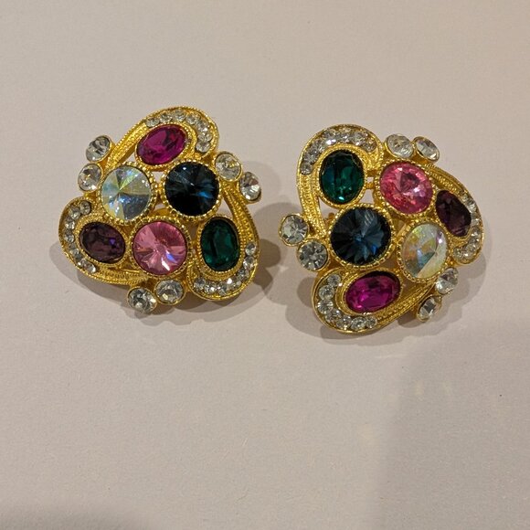 Vintage clip-on earrings. - Picture 1 of 3